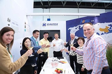 Kautex Alemania obtiene un pedido de la KBB100D de última generación del cliente estadounidense Radius en la K2025