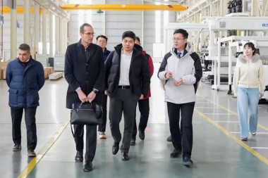 Cooperar para el desarrollo, colaborar globalmente: el director ejecutivo de Piovan Global visita Jwell Machinery